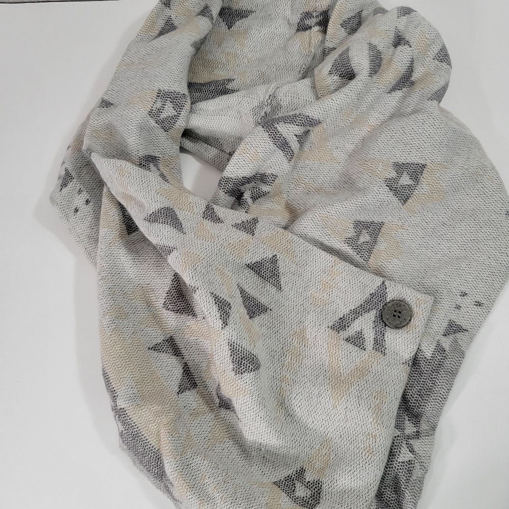 Warm printed infinity scarf - Picture 4 of 10